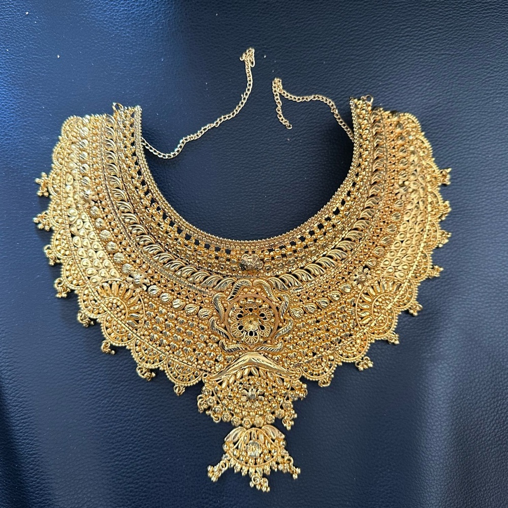Elegant Gold Necklace